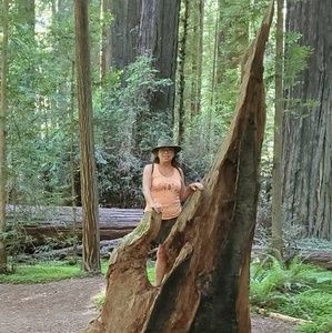 Meet your Posher, Deedee